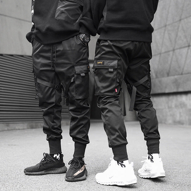 Loose tactical streamer paratroopers function to close the feet and trousers