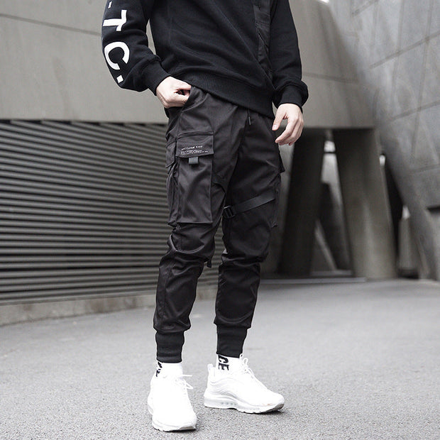 Loose tactical streamer paratroopers function to close the feet and trousers