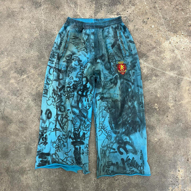 Personalized graffiti print ripped trousers